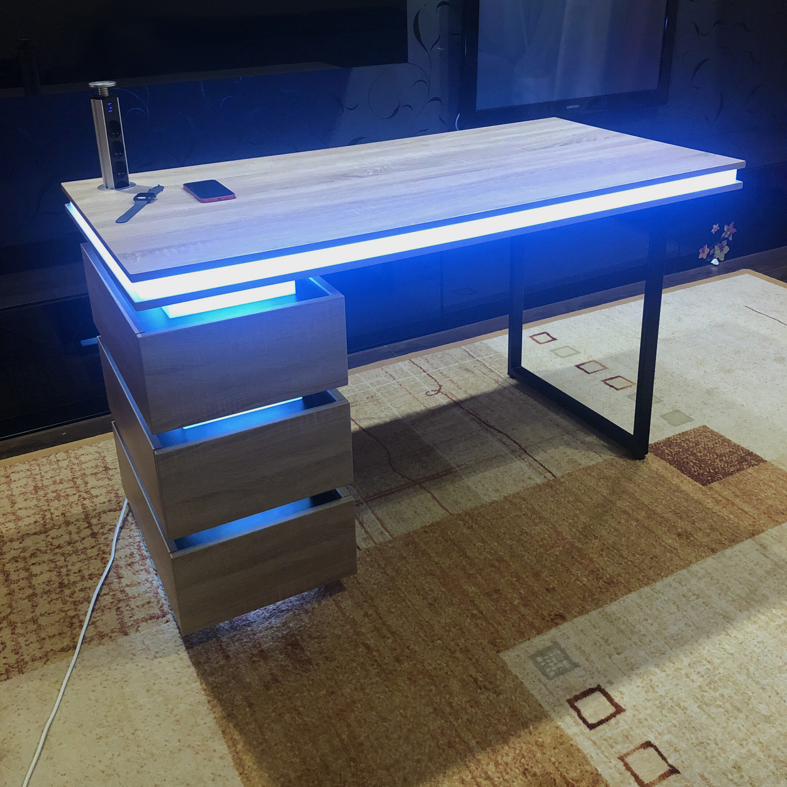 умный стол с подсветкой